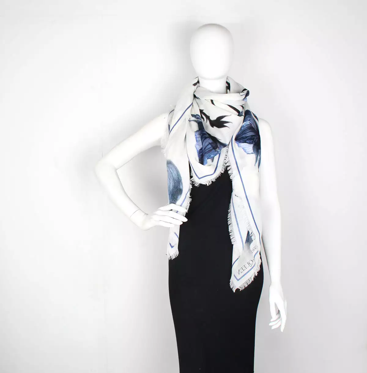 Bellflower Shawl, White/Blue