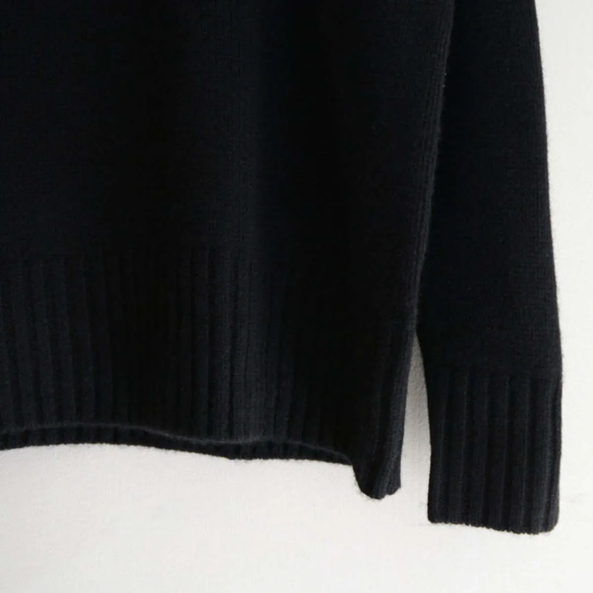 Cashmere Turtleneck Sweater - Black