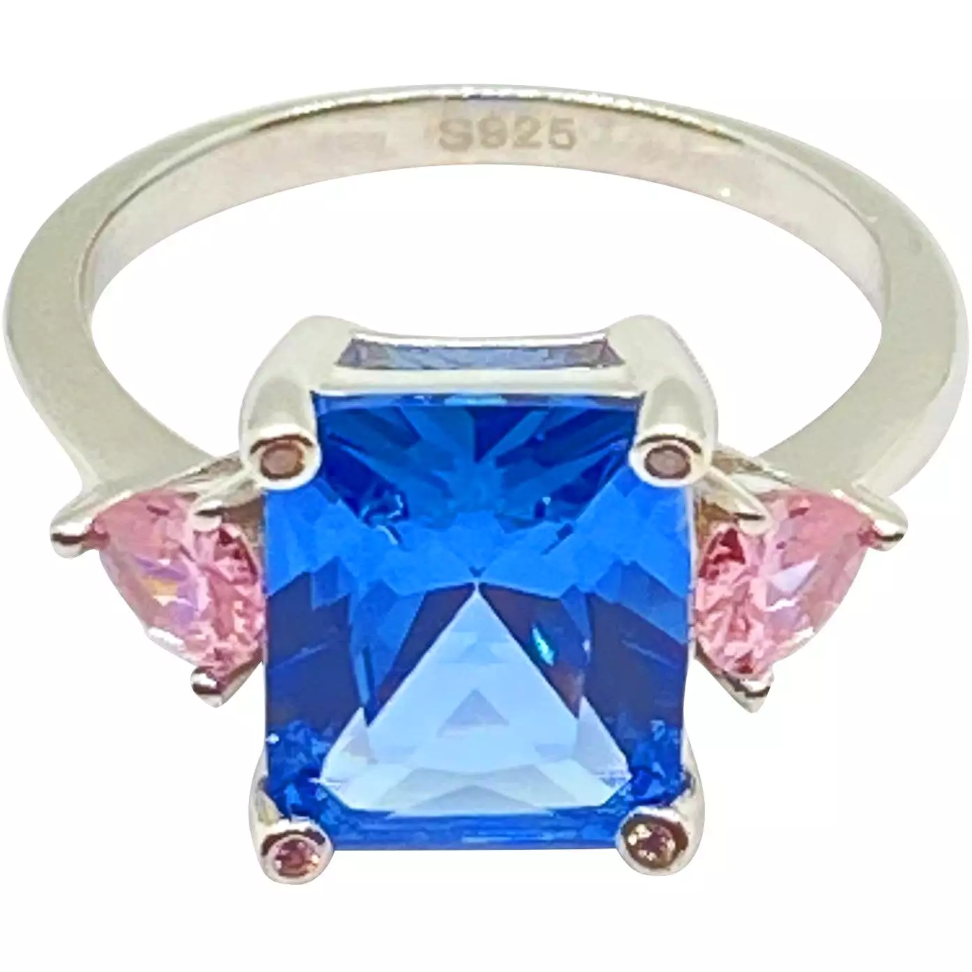 Classic Light Blue Sapphire With Pink Sapphire Side Stones