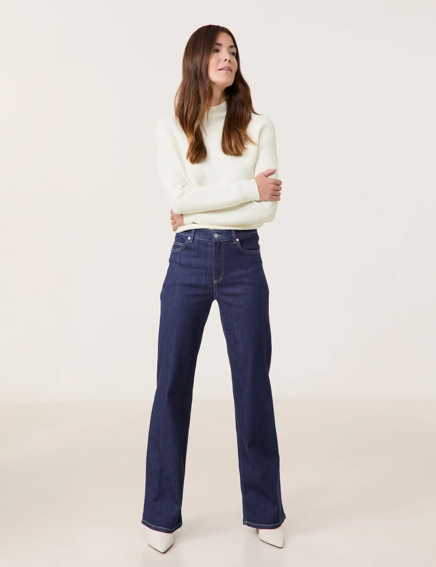 Five-pocket jeans with a wide leg