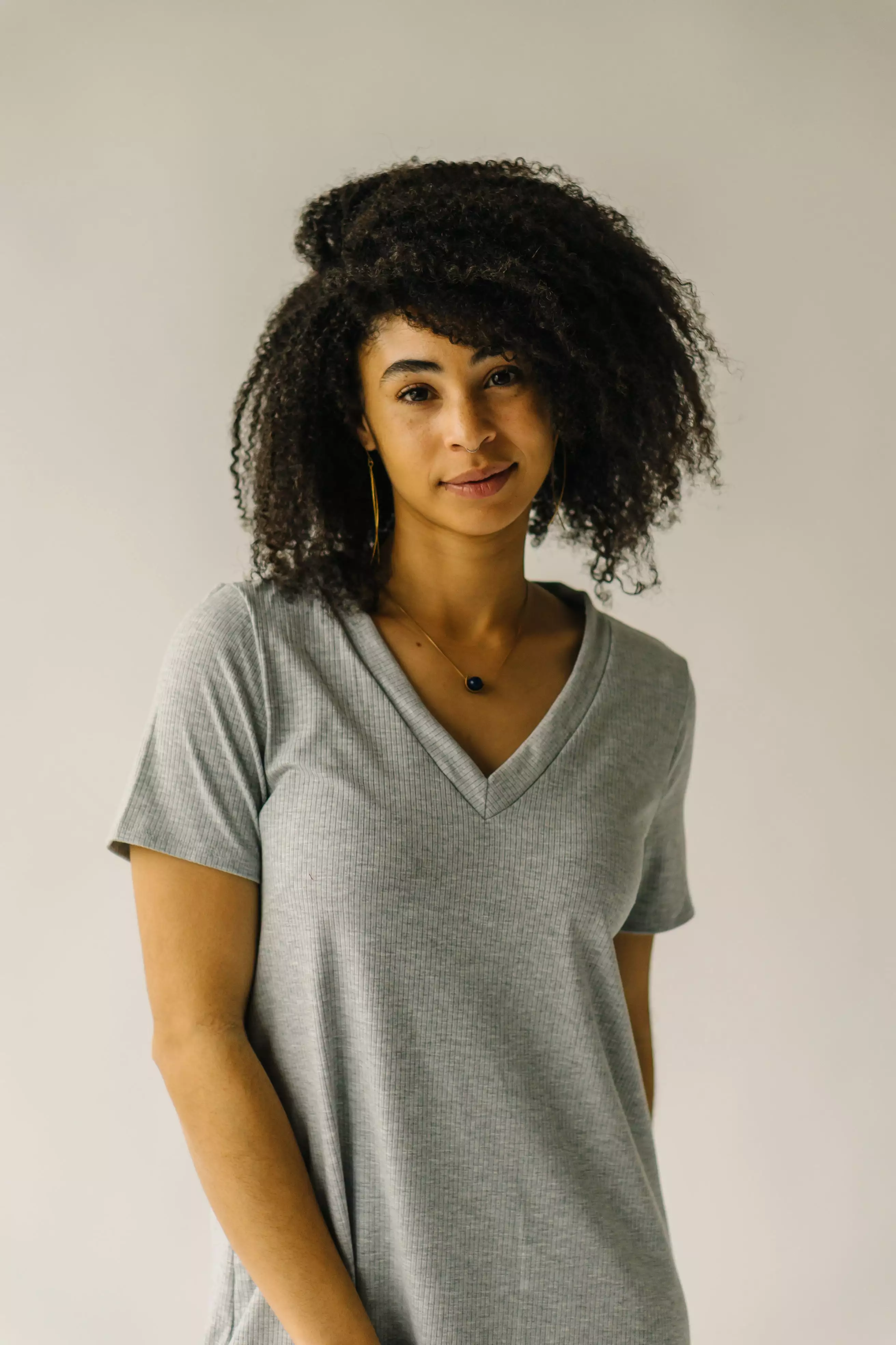 The Nyman Ribbed V-Neck Tee Dress in Heather Grey