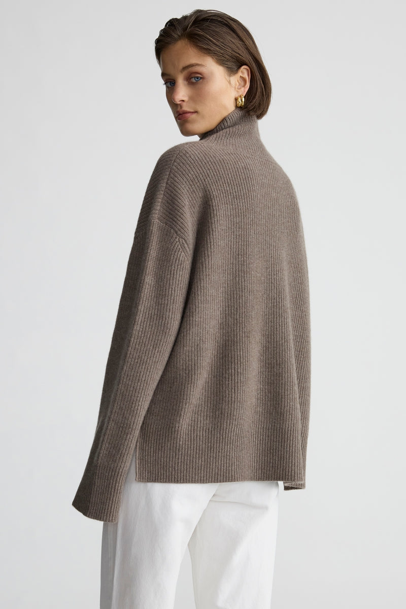 THE OVERSIZED TURTLENECK - BRACKEN