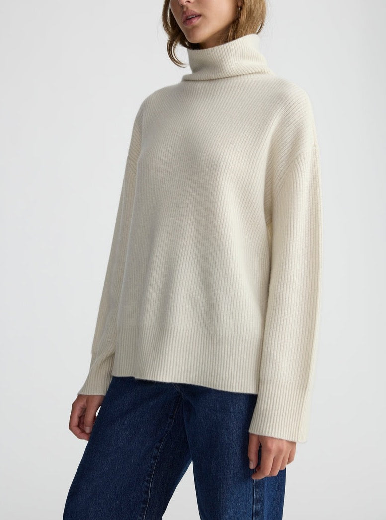 THE OVERSIZED TURTLENECK - ECO WHITE